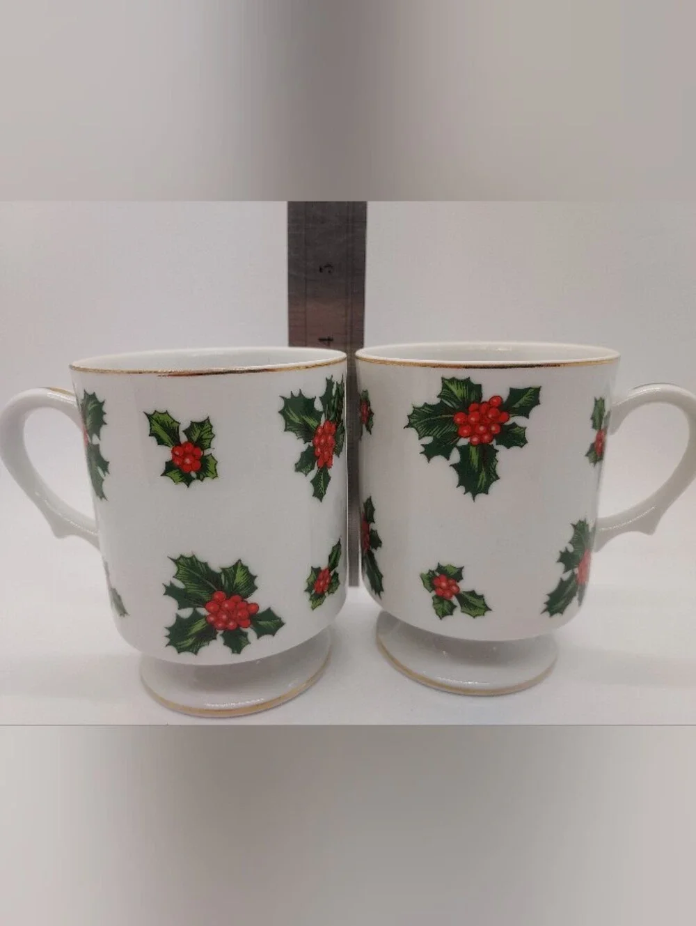 Vintage Lefton 8oz Christmas Holly Berry Footed Porcelain Coffee Mug Cups (2)